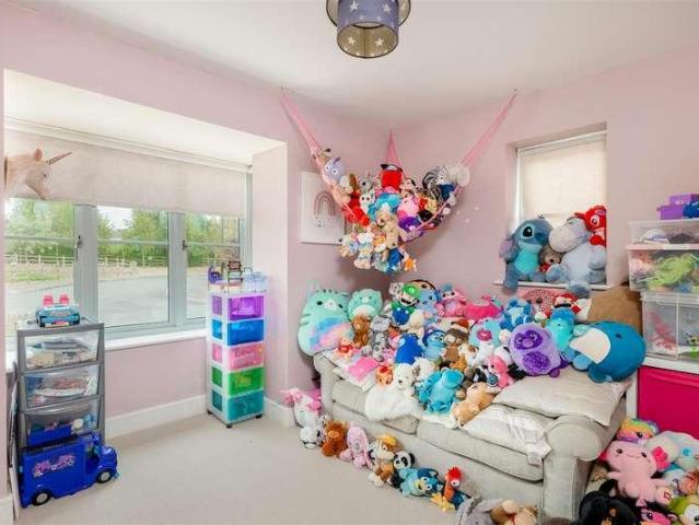 4 bed house for sale