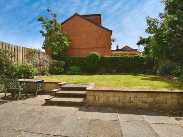 4 bed house for sale