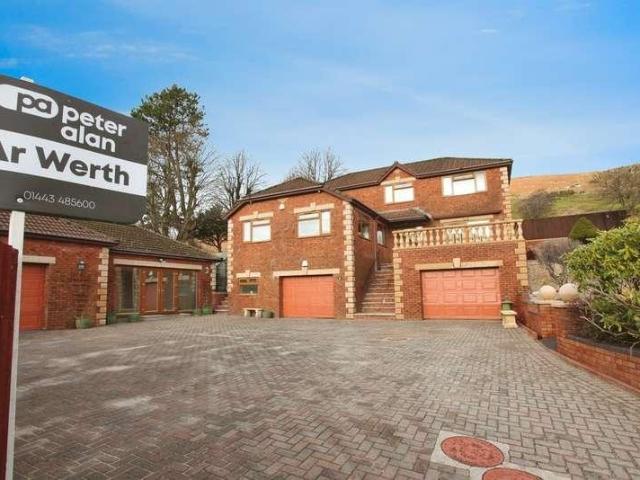 4 bed house for sale