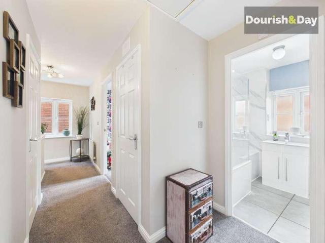 4 bed house for sale