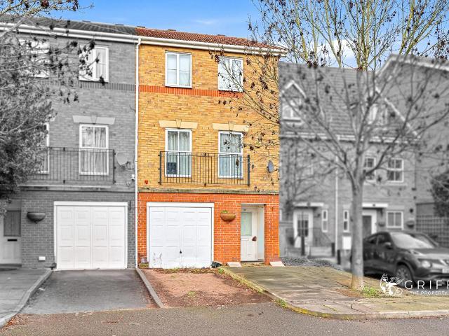 4 bed house for sale