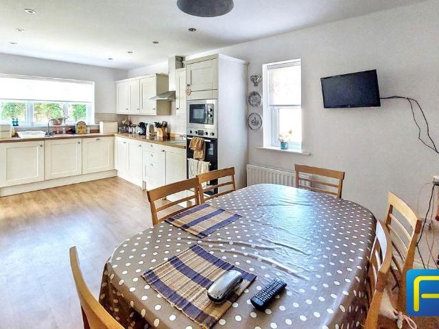 4 bed house for sale