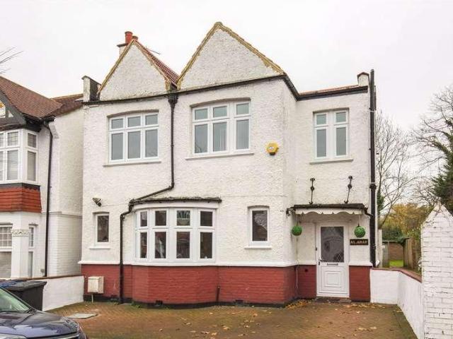 4 bed house for sale