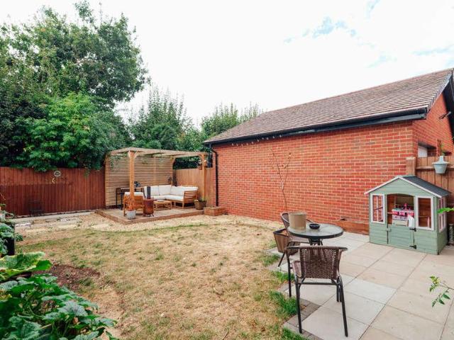 4 bed house for sale