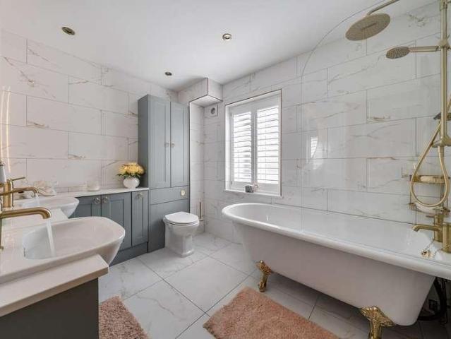 4 bed house for sale