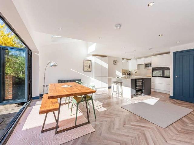 4 bed house for sale
