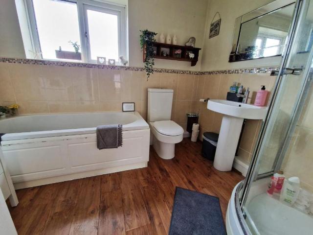 4 bed house for sale