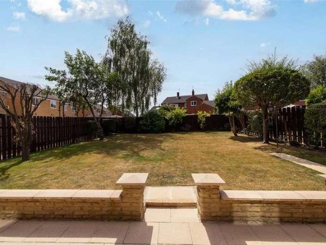 4 bed house for sale