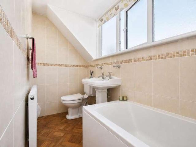 4 bed house for sale