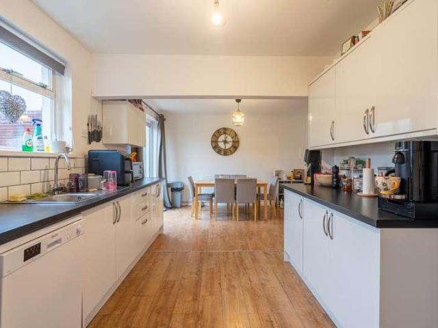 4 bed house for sale