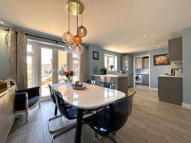 4 bed house for sale