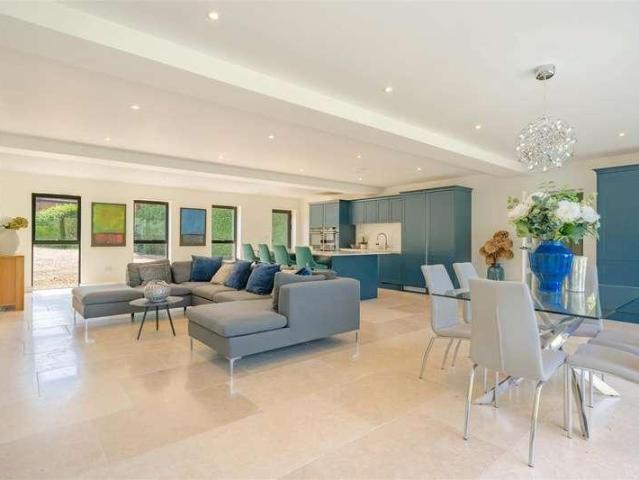 4 bed house for sale