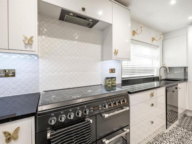 4 bed house for sale