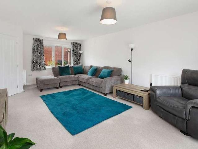 4 bed house for sale