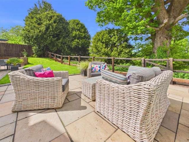 4 bed house for sale