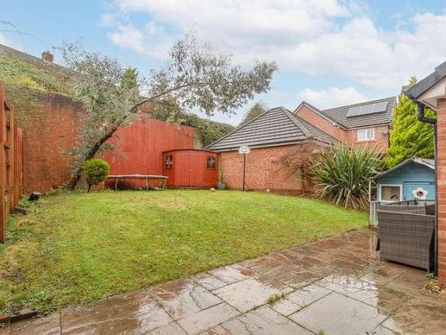 4 bed house for sale