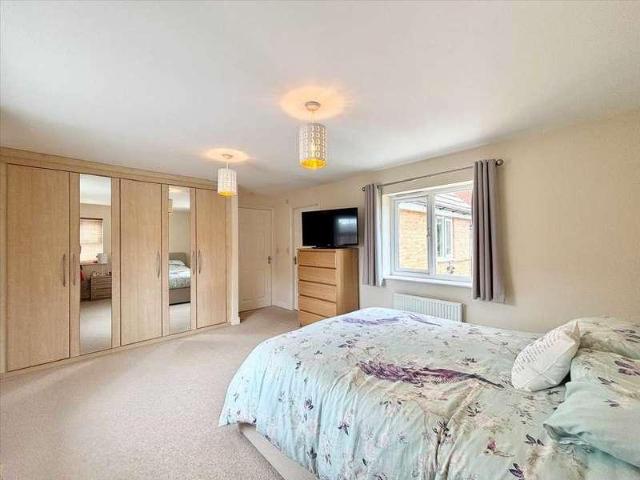 4 bed house for sale