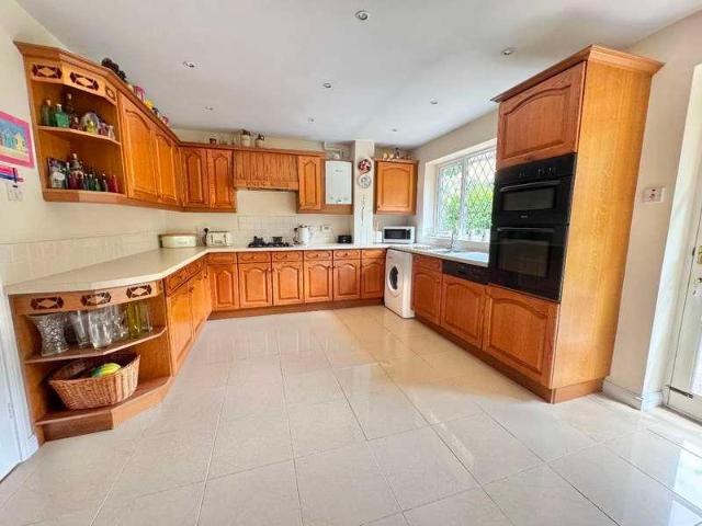 4 bed house for sale