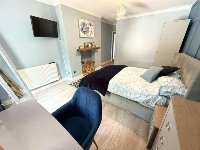 4 bed house for sale