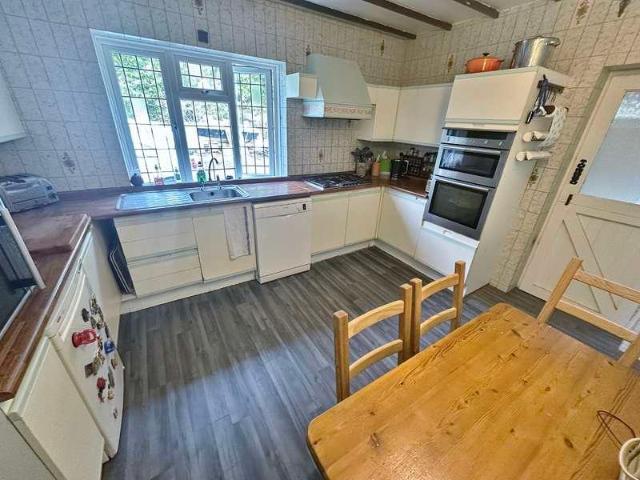 4 bed house for sale
