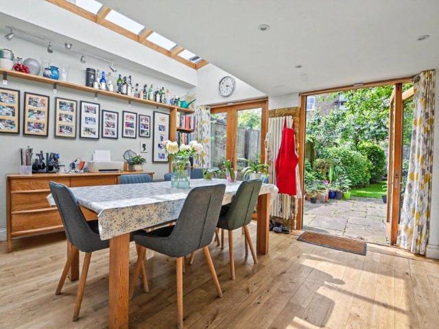 4 bed house for sale