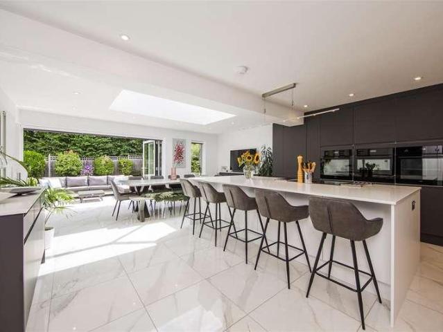 4 bed house for sale
