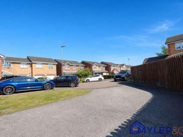 4 bed house for sale