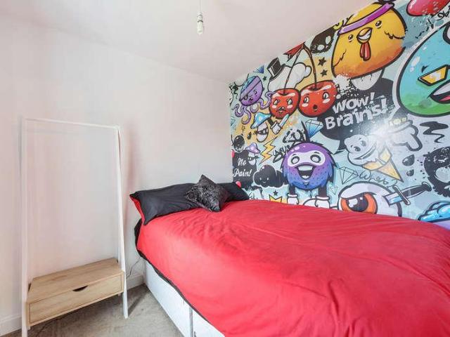 4 bed house for sale