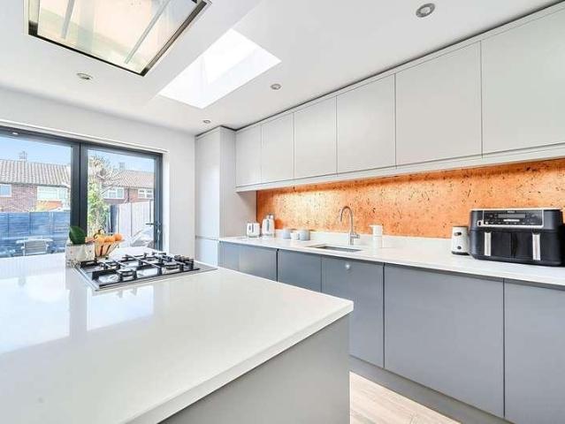 4 bed house for sale