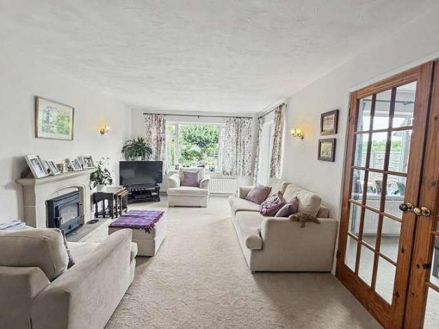4 bed house for sale