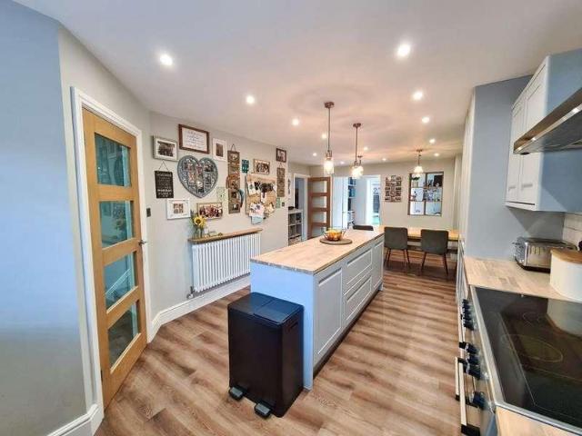 4 bed house for sale