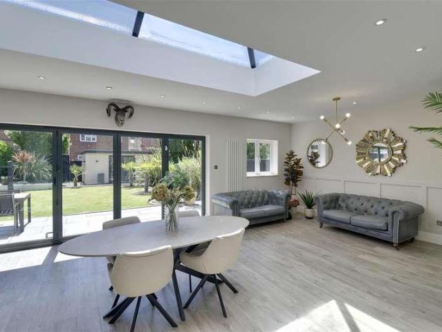 4 bed house for sale