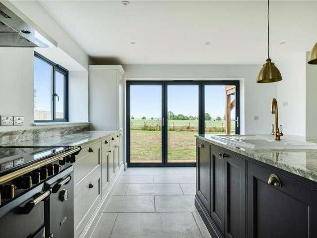 4 bed house for sale