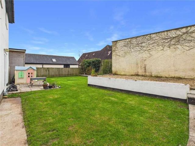 4 bed house for sale
