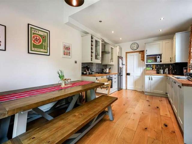 4 bed house for sale