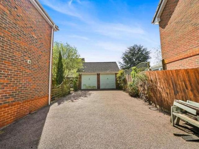 4 bed house for sale