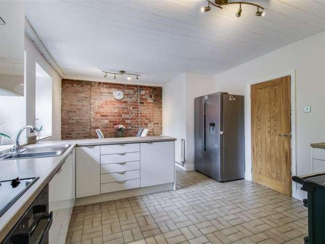 4 bed house for sale