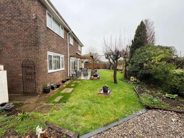 4 bed house for sale