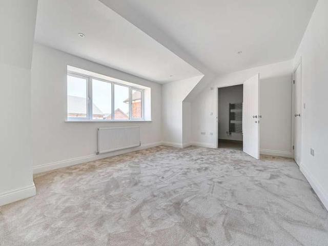 4 bed house for sale