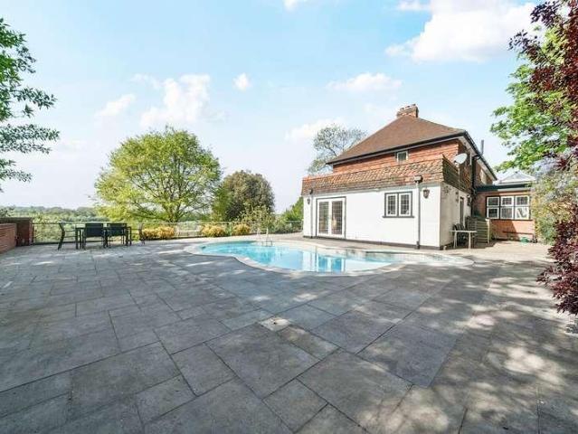 4 bed house for sale
