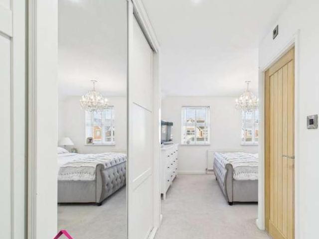 4 bed house for sale