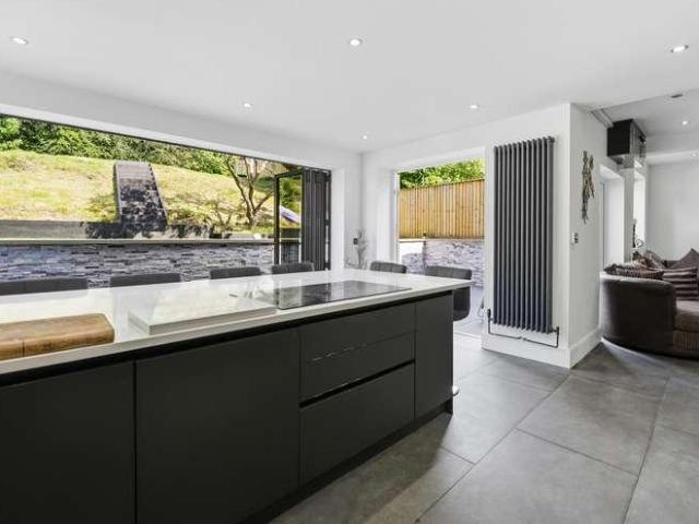 4 bed house for sale