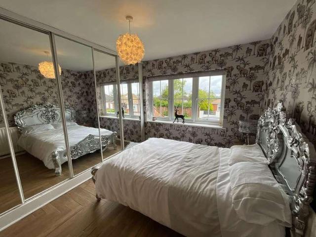 4 bed house for sale