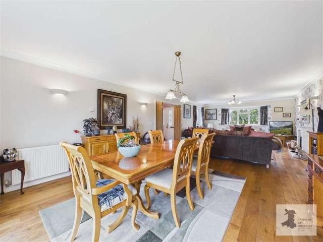 4 bed house for sale