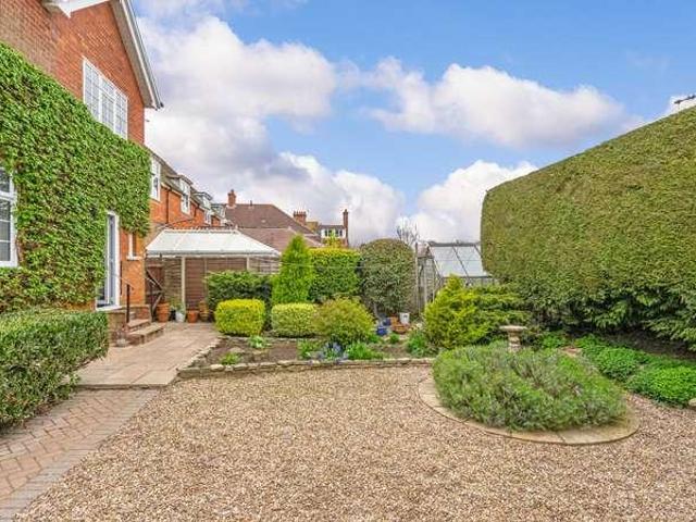 4 bed house for sale