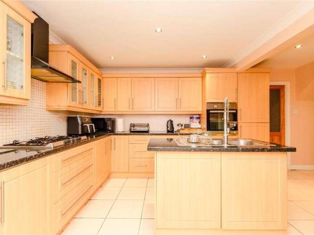4 bed house for sale