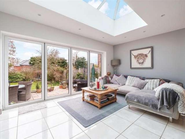 4 bed house for sale