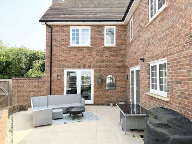 4 bed house for sale