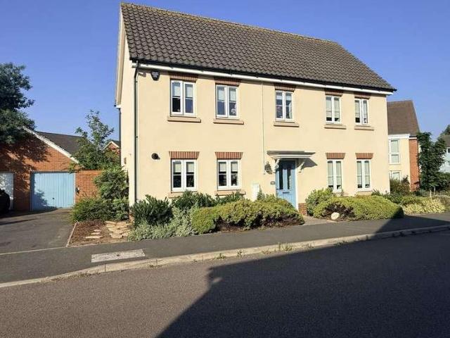 4 bed house for sale