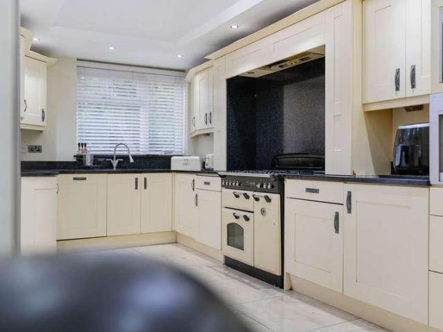 4 bed house for sale